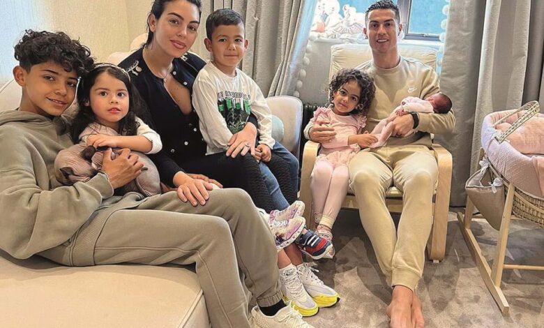 Cristiano-Ronaldo-e-Georgina-Rodriguez-com-os-filhos