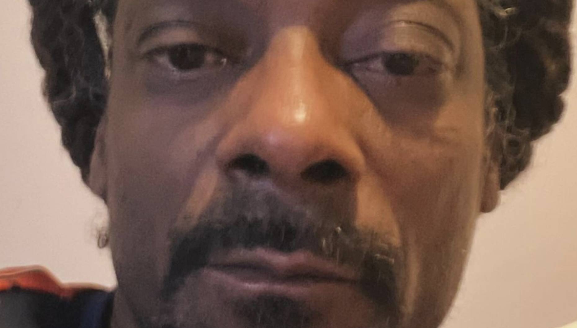 Após sofrer AVC, filha de Snoop Dogg desabafa: "Só tenho 24 anos. O que é que fiz no passado para merecer isto?"