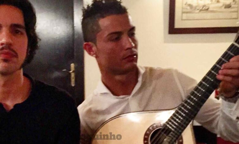Diogo Clemente - Cristiano - Cristiano Ronaldo - partilhada foto com alguns anos com craque instrumento na mão