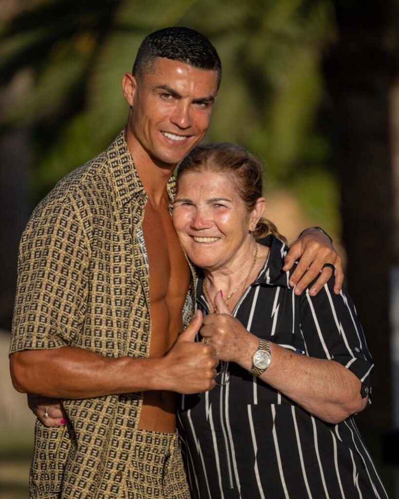 Mãe de Cristiano Ronaldo - Dolores Aveiro deixa mensagem ao seu 'casula' que festeja aniversário