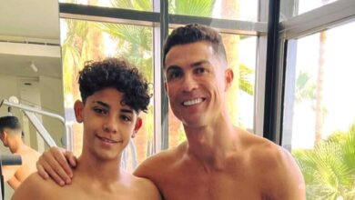 Cristianinho Após bronca ao filho, Cristiano Ronaldo posa com Cristianinho