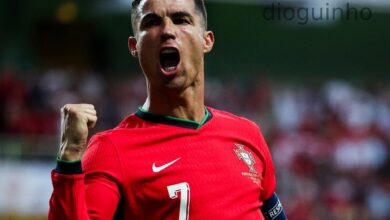 Cristiano Ronaldo em momento «caricato» e supersticioso no aquecimento diante a Eslovénia
