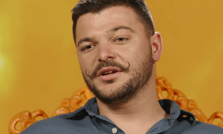 Comentador arrasa Micael Miquelino "quando conta uma história de uma menor que troca cigarros por outras coisas"