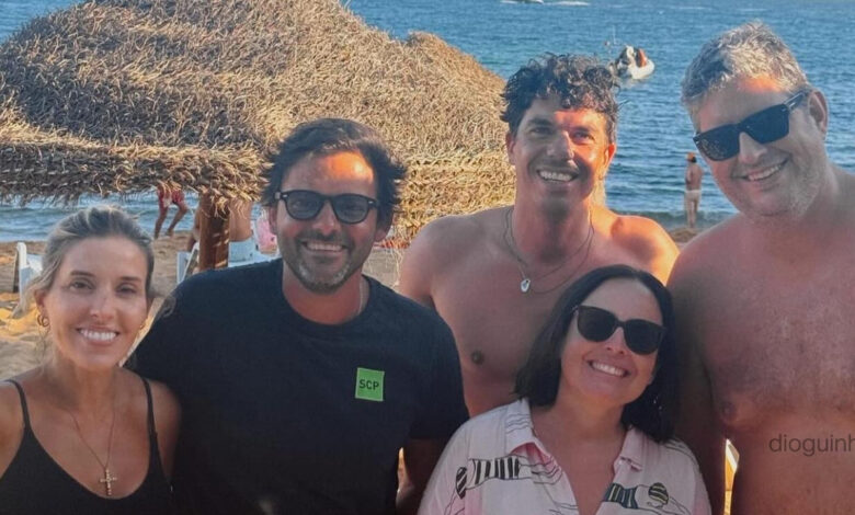 Excesso de mamilos! Joana Marques mostra férias no Algarve na companhia da agente famosa