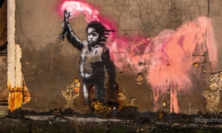Banksy pinta juiz “carrasco” em Londres, e a polícia reage de imediato