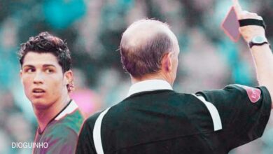 Primeiro vermelho de Cristiano Ronaldo foi no Manchester United. Vê aqui as imagens!