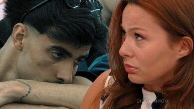 Eva chora frente ao espelho enquanto Diogo observa em silêncio no Secret Story 10