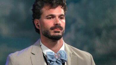 João Santos lança indireta e esclarece cronologia da relação com Adriana