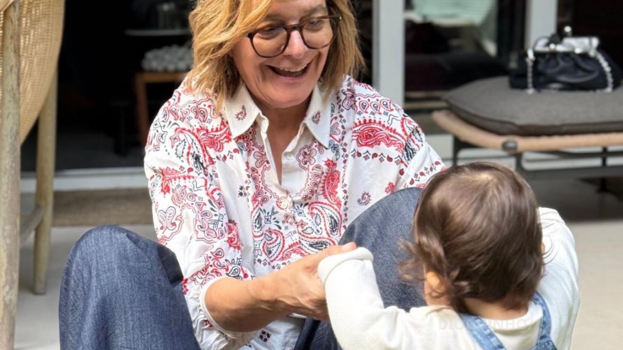 Júlia Pinheiro celebra o papel de avó: "Amar sem pressa e cuidar com ternura"