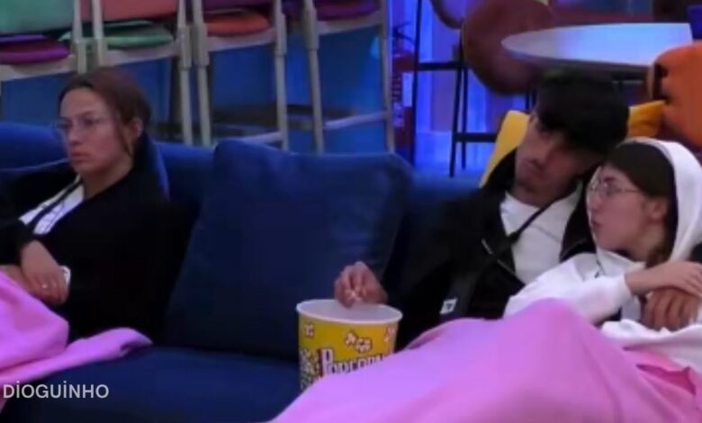 Ariana 'marca território' com Diogo a poucos centímetros de Eva na noite de cinema: "Chega para cá"