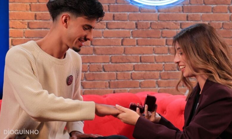 "Aceitas namorar comigo?": Ariana surpreende Diogo Maia com pedido oficial no The Leite Show