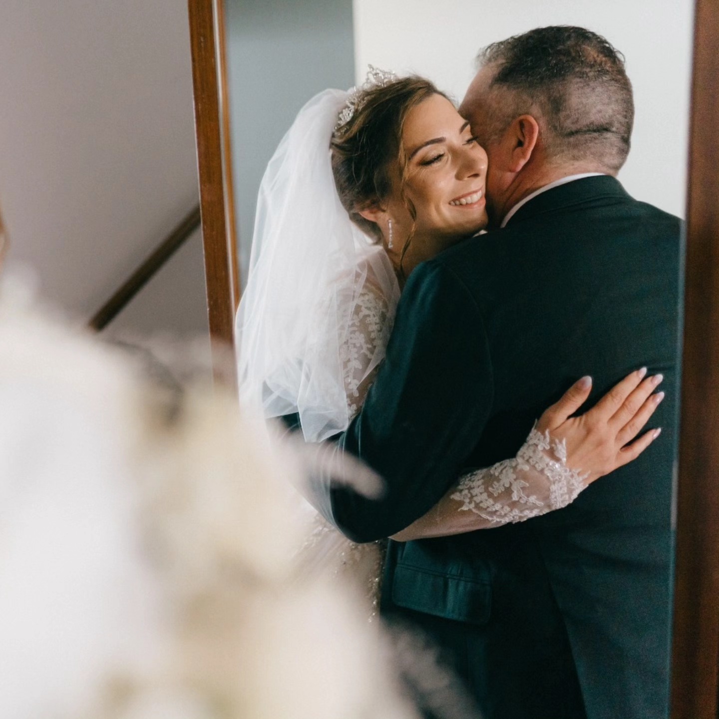 Elegância e cumplicidade: As imagens do casamento de Maryn com Eva Pais loira