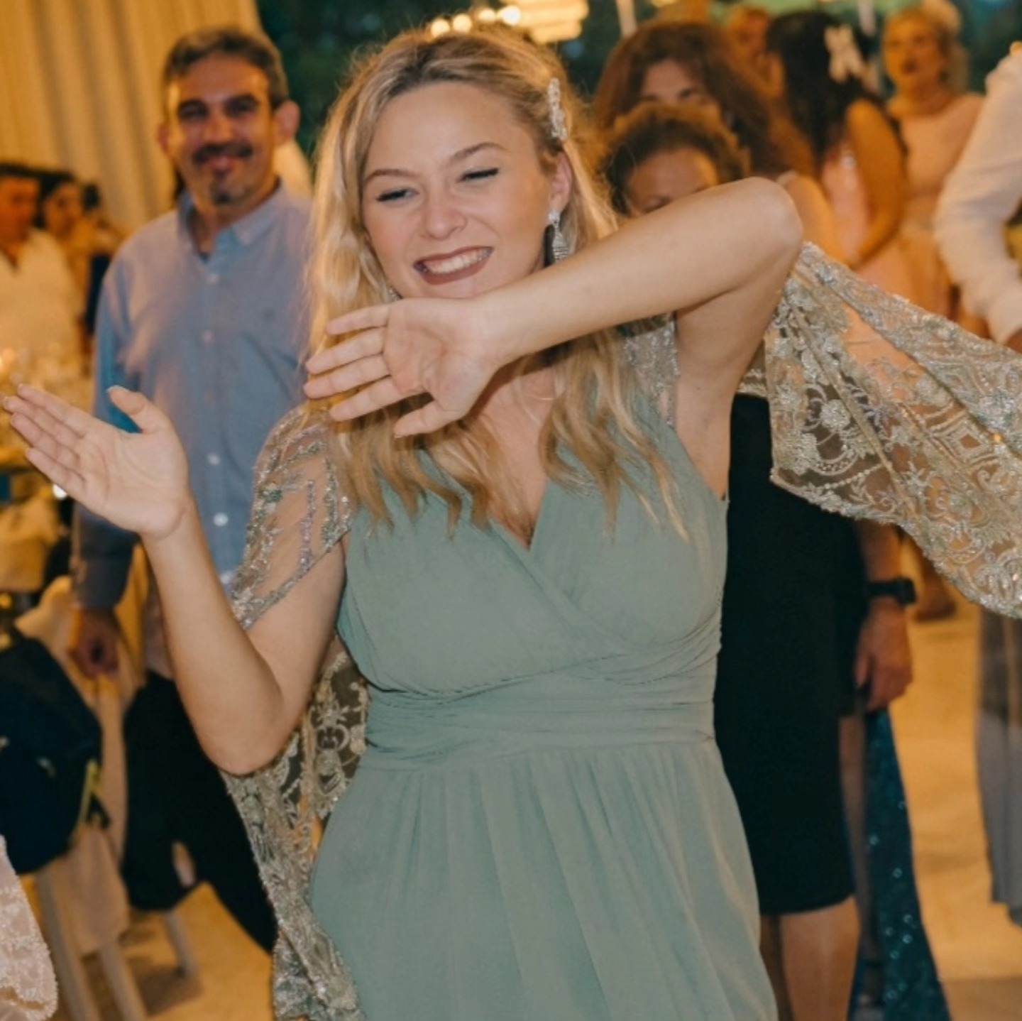 Elegância e cumplicidade: As imagens do casamento de Maryn com Eva Pais loira