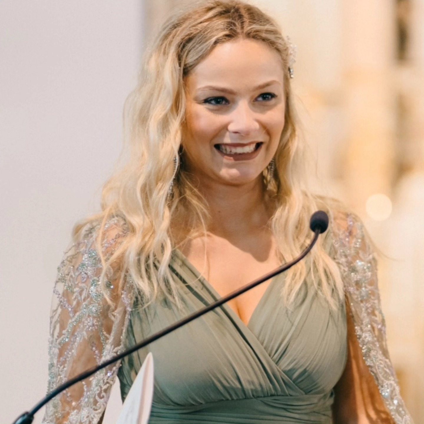 Elegância e cumplicidade: As imagens do casamento de Maryn com Eva Pais loira