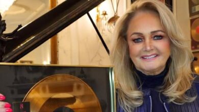 A cantora Bonnie Tyler recupera no hospital após cirurgia de urgência no Algarve
