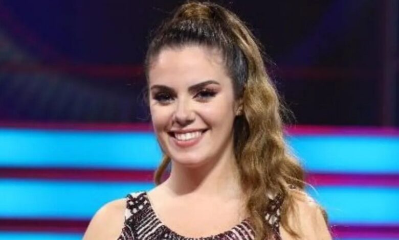 Aurora Sousa anuncia gravidez e apresenta namorado no programa Dois às 10