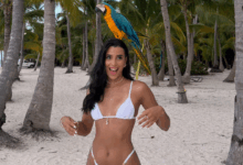 Iasmim Lira viaja com a irmã Isadora e exibe excelente forma física nas Caraíbas