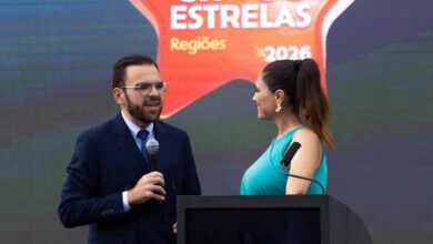 Rúben Pacheco Correia entrega prémio a Rabo de Peixe nos Açores