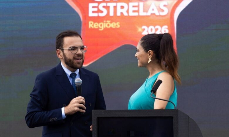 Rúben Pacheco Correia entrega prémio a Rabo de Peixe nos Açores