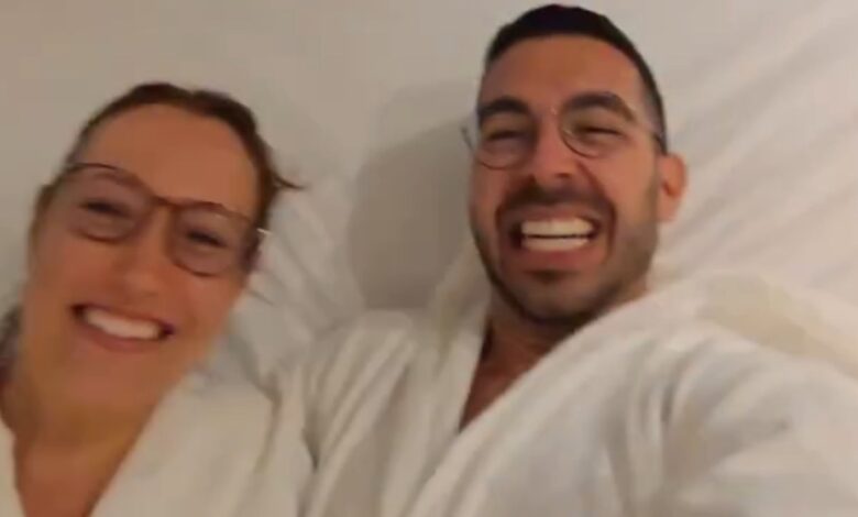 O romance de Diogo Alexandre e Carla Barradas continua a render na SIC. A noite de núpcias