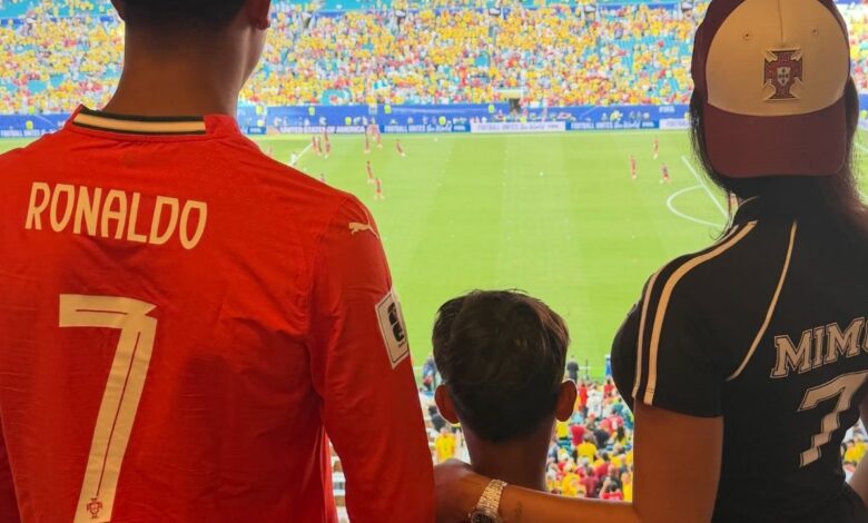 Família unida: Georgina Rodríguez, Cristiano Jr. e Mateo apoiam CR7 no jogo da seleção em Miami