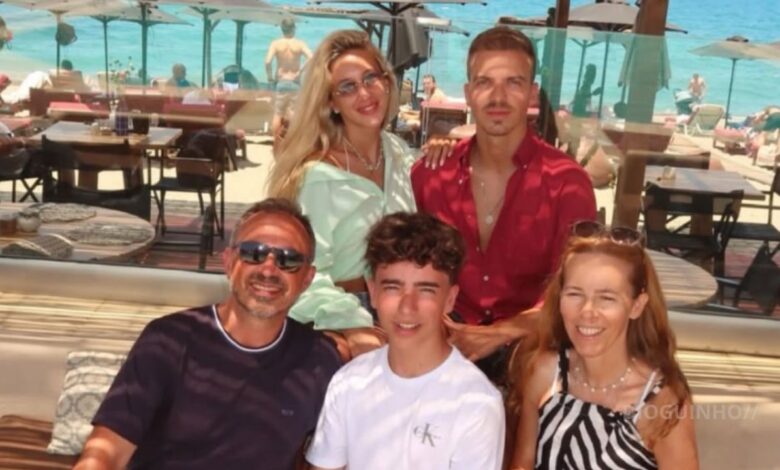 Férias na Grécia: Bárbara Parada exibe cumplicidade com a família de Guilherme Baptista