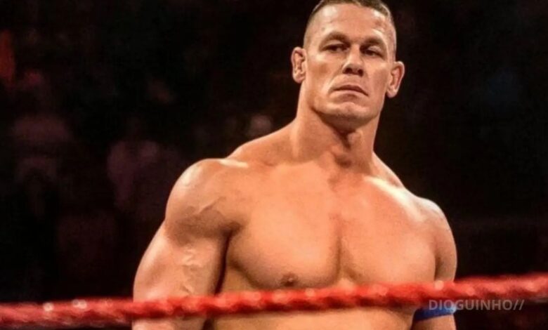 John Cena expõe transformação radical e exibe novo visual