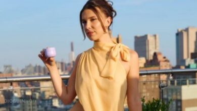 Millie Bobby Brown promove Florence by Mills com look deslumbrante em Nova Iorque