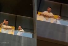 Cristiano Ronaldo vem à janela do hotel acenar aos adeptos em Toronto