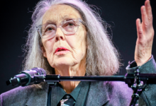 "Ousada e inventiva": Poetisa canadiana Anne Carson consagrada com o Prémio Nobel da Literatura