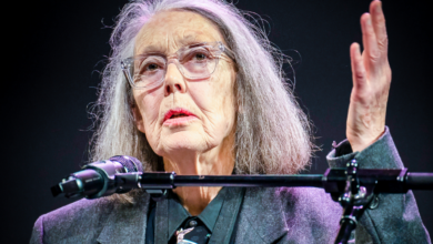 "Ousada e inventiva": Poetisa canadiana Anne Carson consagrada com o Prémio Nobel da Literatura