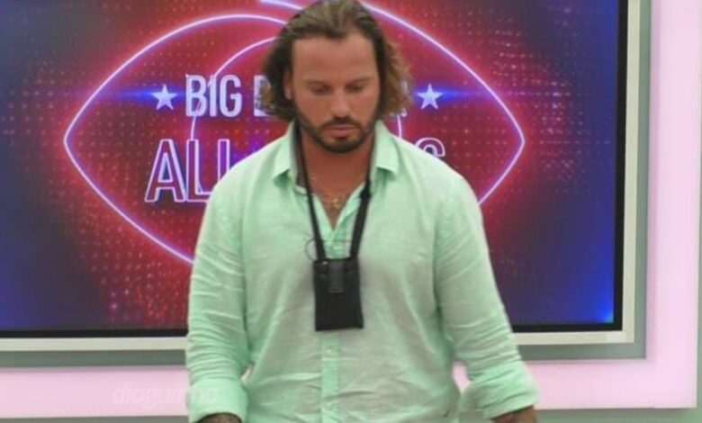 Miguel Vicente revela: "É aquilo que mais joga contra mim aqui, é mesmo a saudade!"
